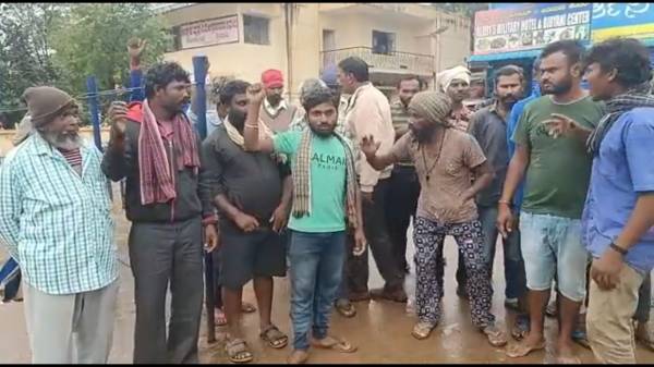 ரூ.500 கொடுப்பதாக புகார் ரூ.500 கொடுப்பதாக புகார்