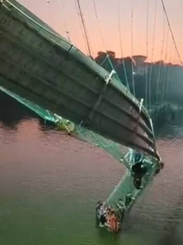 அறுந்து விழுந்த பாலம் 