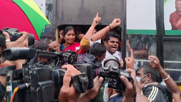 6 பிரிவுகளின் கீழ் வழக்கு 
