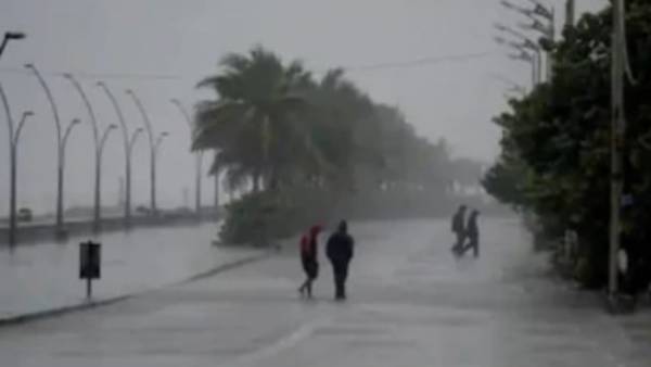 பண்ருட்டியில் பலத்த மழை பண்ருட்டியில் பலத்த மழை