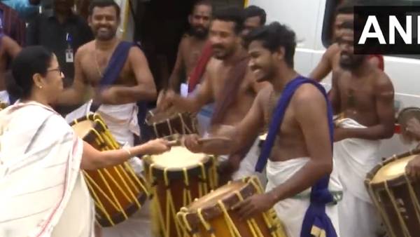 West Bengal CM Mamata Banerjee plays a Sendai Melam in governor Ila Ganesan house West Bengal CM Mamata Banerjee plays a Sendai Melam in governor Ila Ganesan house