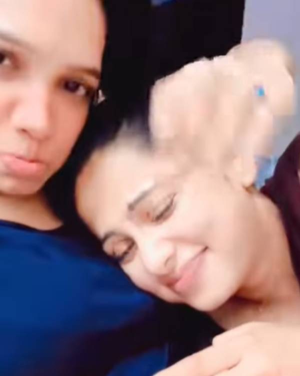 தோள் கொடுக்கும் தோழி