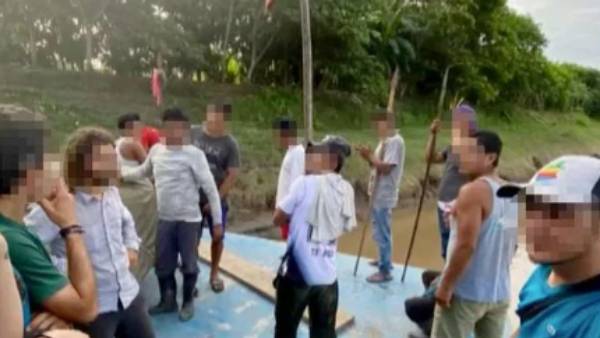 சுற்றுலா பயணிகள் 