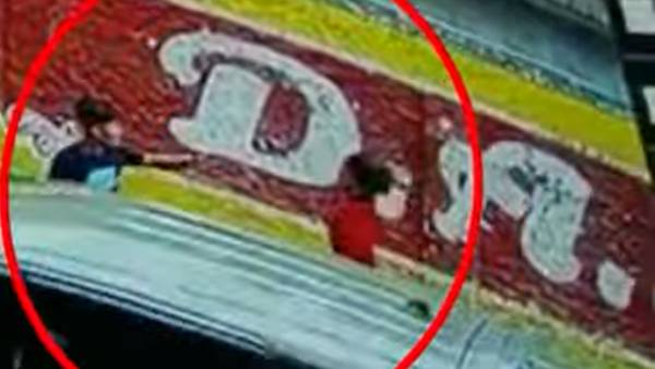 புரூஸ்லி போல.. 