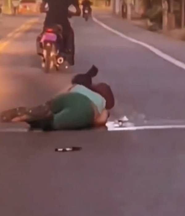  கலாய்க்கும் நெட்டிசன்கள் 