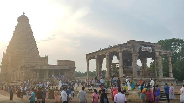 பெருவுடையாருக்கு அன்னாபிஷேகம் 