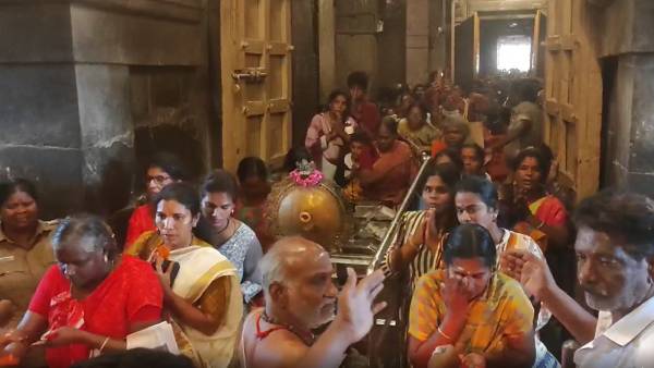 திரண்ட பக்தர்கள் 