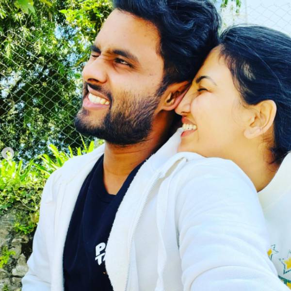 சமூக வலைத்தளத்தில் காதல் பதிவு