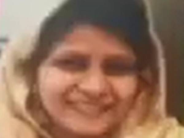 ரத்தம் சொட்ட கத்தியுடன்... 