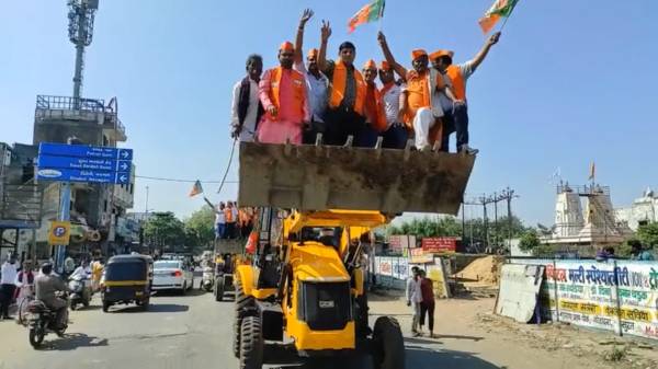 யோகி ஆதித்யநாத் சூறாவளி பிரசாரம் 