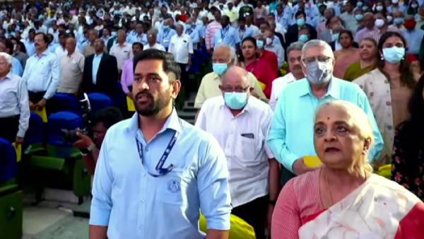  சென்னையில் டோனி 