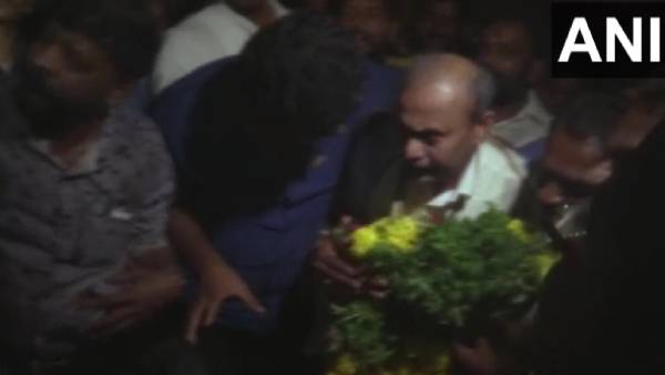 வெளிநாட்டு உள்நாட்டு சக்திகள் 