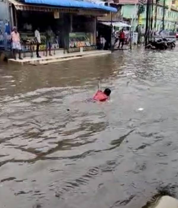 சாலையில் நீச்சல் 