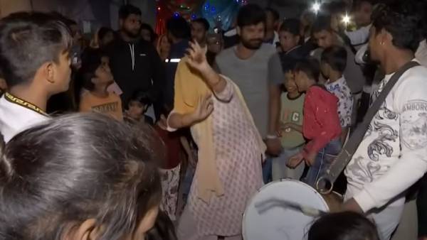 எங்களுக்கு குழந்தை இல்லாததால் 