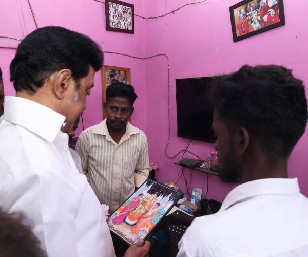 முதல்வர் ஸ்டாலின் நேரில் ஆறுதல் 