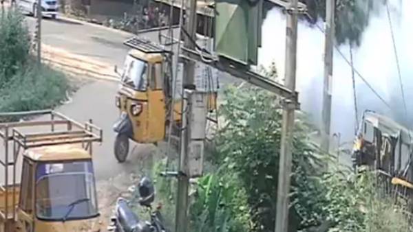  வெடித்து சிதறிய குக்கர்?