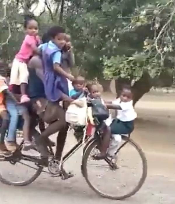 சைக்கிளில் 9 பேர் 