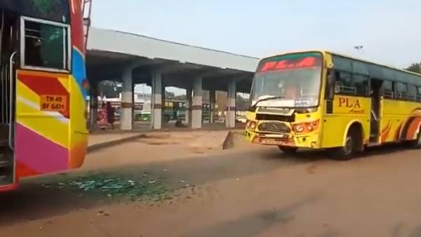 தனியார் பேருந்துகள் 