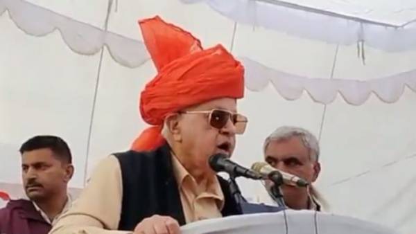 பின்தங்கிய நிலையில் காஷ்மீர்.. பின்தங்கிய நிலையில் காஷ்மீர்..