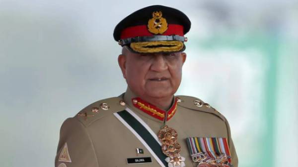 ஓய்வு பெறும் கமர் ஜாவேத் பஜ்வா ஓய்வு பெறும் கமர் ஜாவேத் பஜ்வா