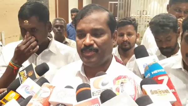  ஈர்க்கப்படும் இளைஞர்கள்