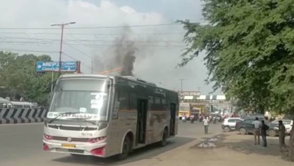  நடுவழியில் பேருந்தை நிறுத்திய ஓட்டுனர் 