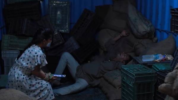 ஒரே இடத்தில் பாச போராட்டம்