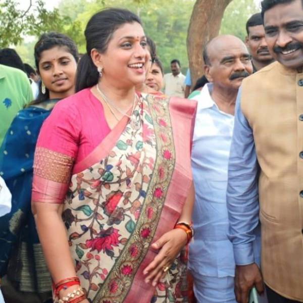 ஒய் எஸ் ஆர் காங்கிரஸில் ரோஜா 