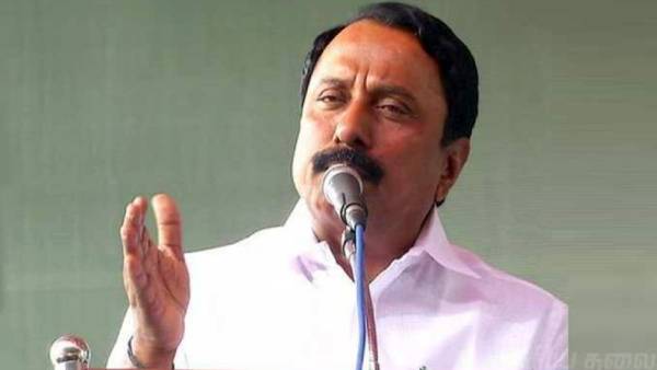  தனித்து நிற்கும் அதிமுக 