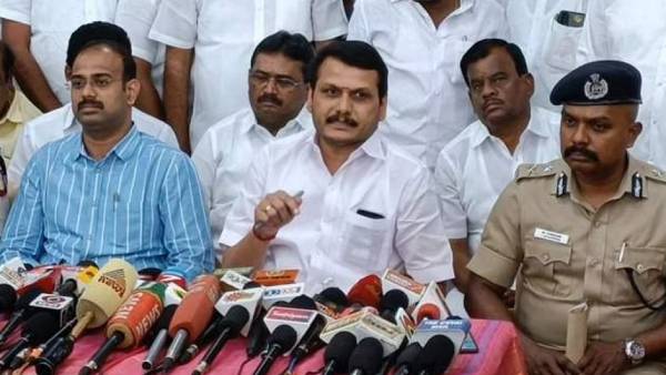 இப்படி ஒரு கோமாளியை