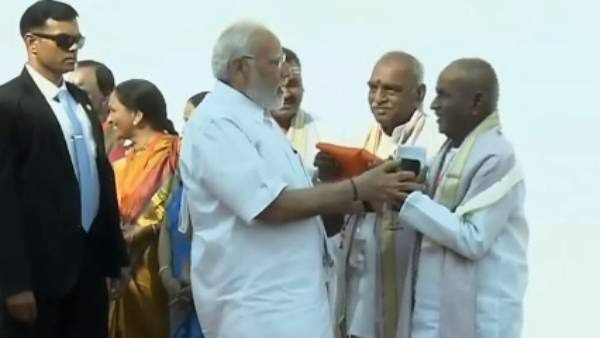 இளையராஜாவுக்கு வரவேற்பு