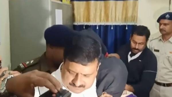 தாயும் மகனும் சேர்ந்து..