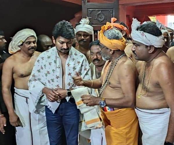 சுவாமி தோப்பில் உதயநிதி ஸ்டாலின் 