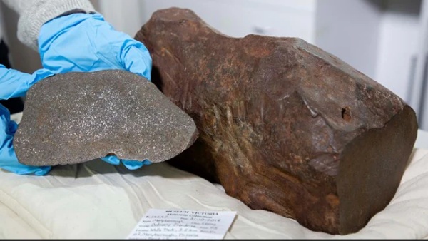 அரிய மதிப்புமிக்க கல்