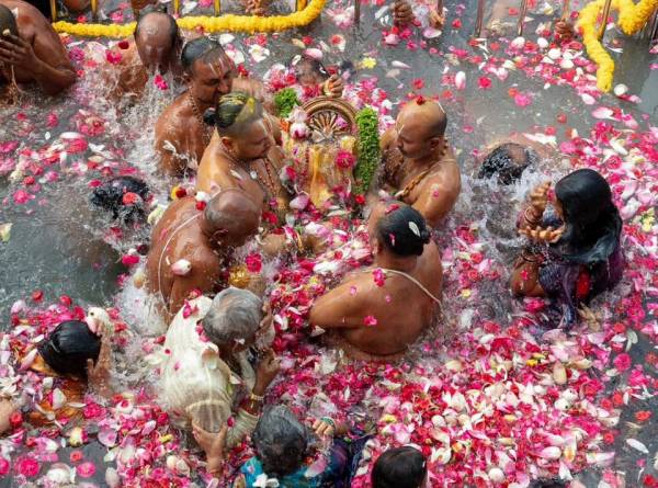 அம்மனுக்கு அலங்காரம் 