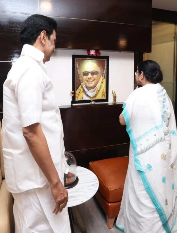  மம்தா பானர்ஜி வருகை 