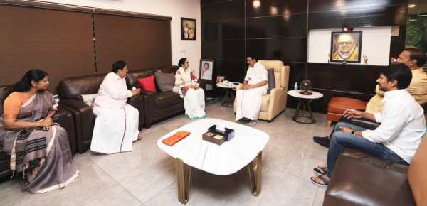 ஸ்டாலின்-மம்தா பானர்ஜி சந்திப்பு 