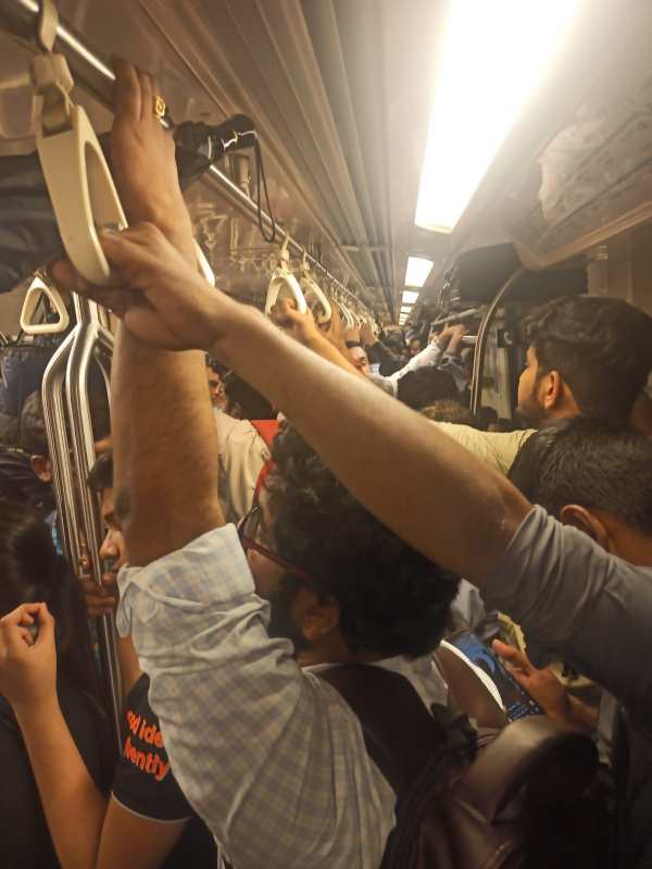 பயணிகள் எண்ணிக்கை அதிகம் 