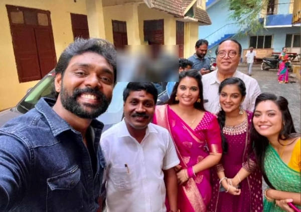 சீரியலையும் விட்டு வைக்கலையாம் 