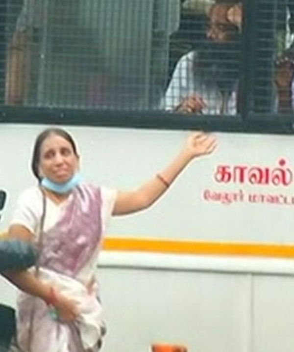 வெளியே வந்த முருகன் 