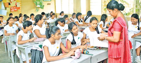  மேலாடை கட்டாயம்.. 