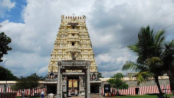 நள்ளிரவில் கோவில்கள் திறப்பு