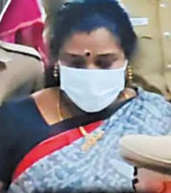 அடிக்க பாய்ந்தனர் அடிக்க பாய்ந்தனர்