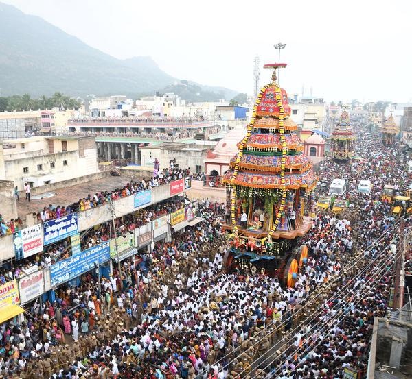 துவங்கிய தேரோட்டம் துவங்கிய தேரோட்டம்