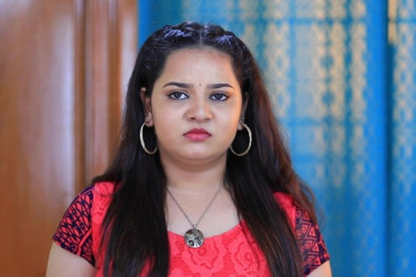 போட்டு கொடுக்கும் இனியா