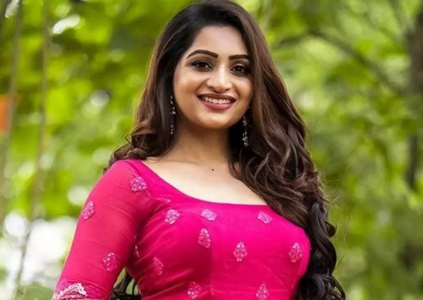 நக்ஷ்த்ரா நாகேஷ் 
