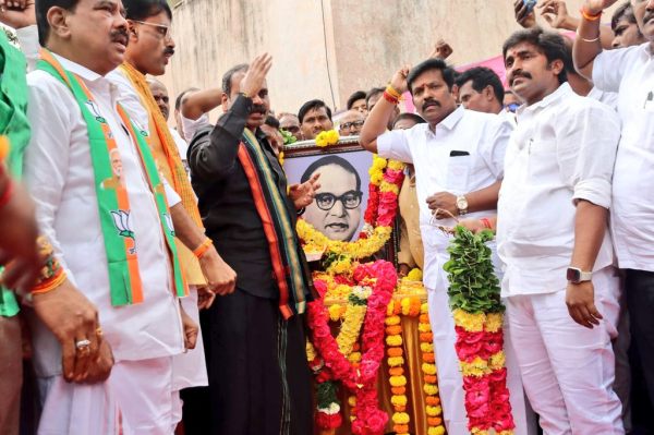 வெளியே கொண்டு வந்தது பாஜக 