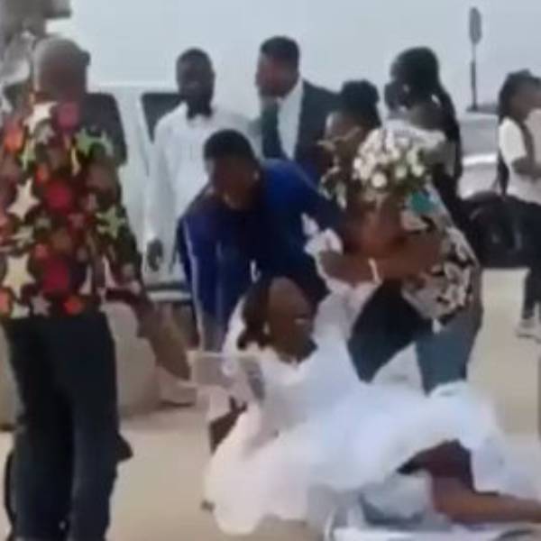  காதில் சங்கதி