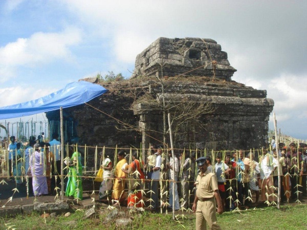 கொந்தளிக்கும் தேனி மக்கள் கொந்தளிக்கும் தேனி மக்கள்