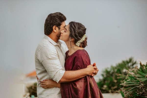 பீல் பண்ணும் இளைஞர்கள்